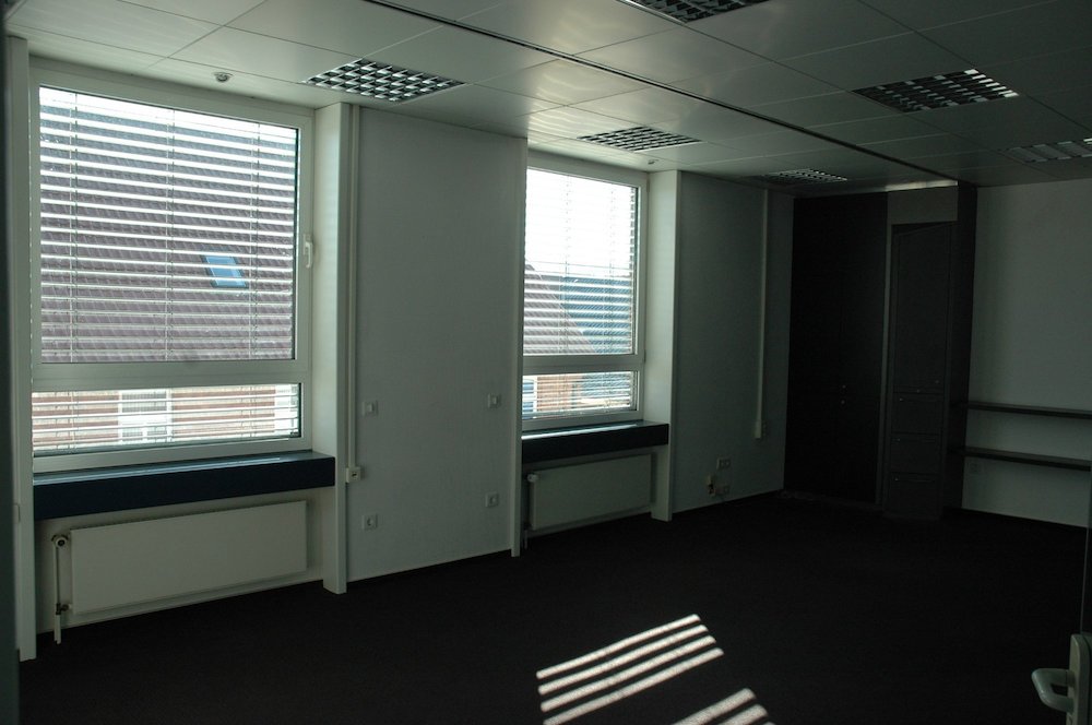 3 Büroräume im 2. OG mit Technikraum im Zentrum von Lohne Image 2